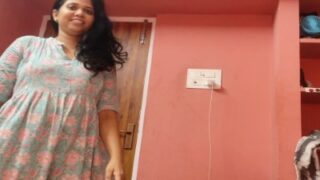 Chennai Aunty Kai Adikum Paiyan Sunniyai Sappi Ookiraal