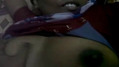 Madurai manaivi karupu boobs jakit kayati kaatum mulai